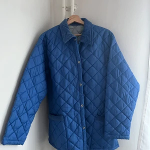 Jacka - Snygg vårjacka i fin blå färg 