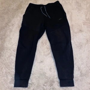 Nike Tech Fleece mjukisbyxor - Svart - Värd 999kr