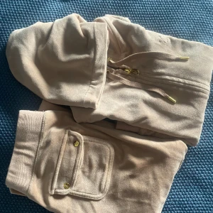 Juicy Couture - Knappt använd, storlek Xxs. 