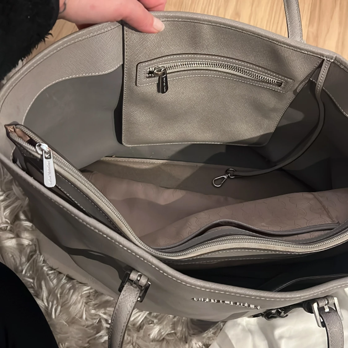 Michael KorsJet Set leather handbag - 90