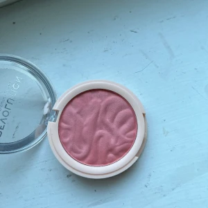 Revolution blush  - Helt oanvänd blush 
