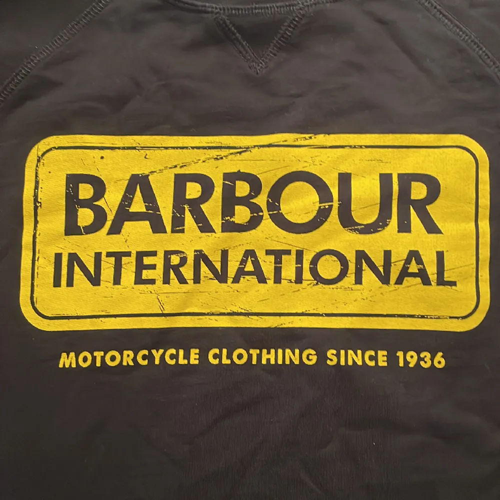 Barbour tröja i ny skick jag har användt den en eller två gånger.  I storleken står  det xxl men sitter som xs/s säljer den eftersom den inte passar mig.. Tröjor & Koftor.