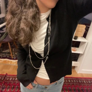 Halsband - Långt halsband med olika pärlor, bra skick! Dm vid frågor💖