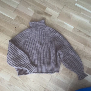 Stickad tröja  - Som ny 