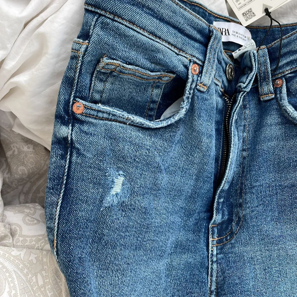 Ett par nya jeans som aldrig är använda (prislapp finns kvar)   Hi-rise skinny, ankle Length . Jeans & Byxor.
