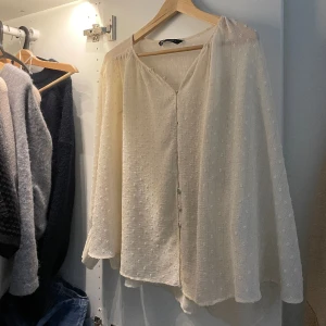 Beige zara blus - Söt beige blus från Zara❤️❤️