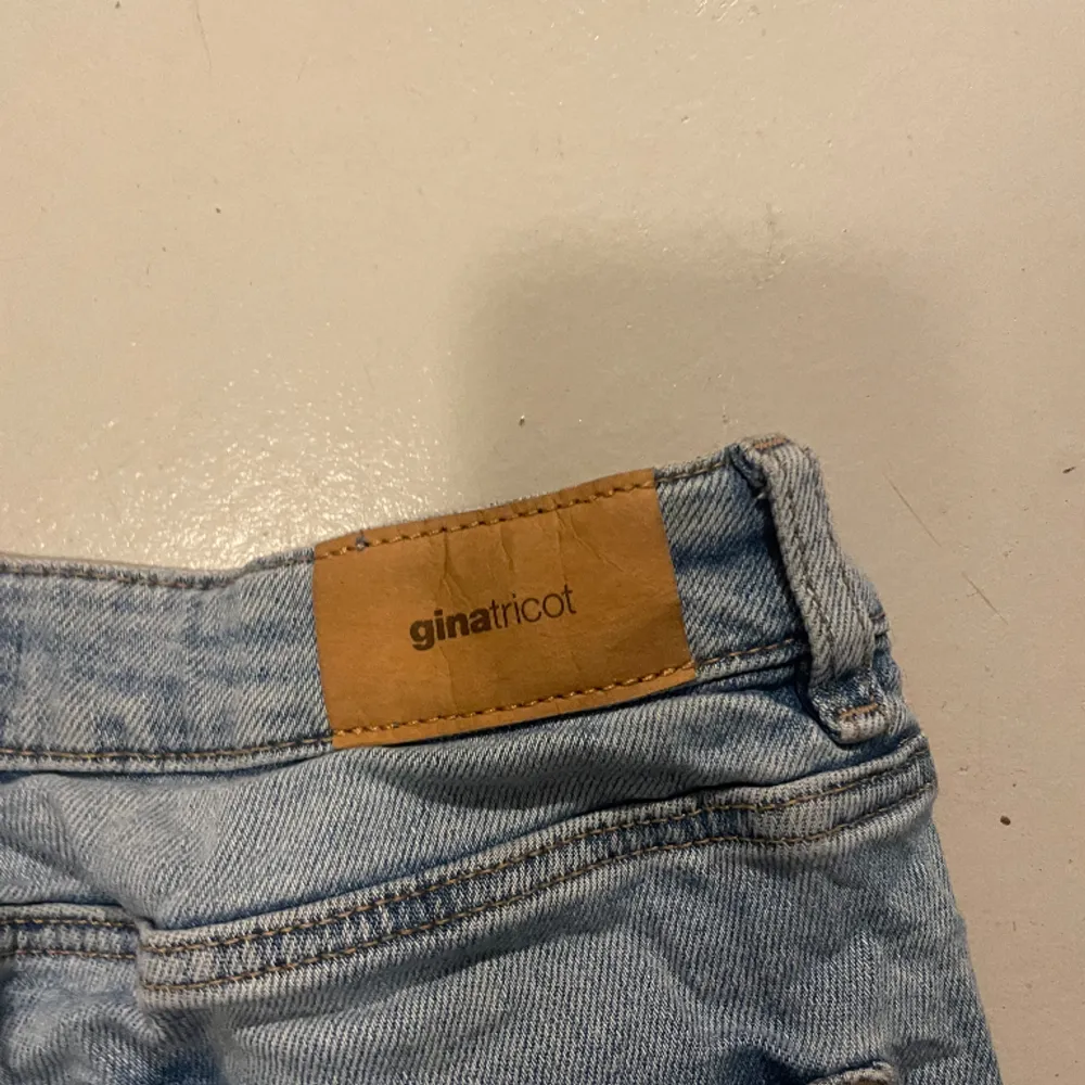 Säljer nu dessa super snygga Bootcut jeansen från Gina young i storlek 158 säljer på grund av att jag inte använder  ( dom e lite skrynkliga då de är ny tvättade). Jeans & Byxor.