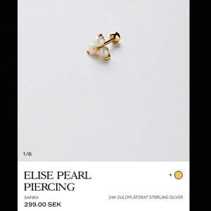”Elise pearl piercing 24K guldpläterat sterling silver” från Safira. Inte ens testat då vi trodde det var tvp stycken, går ej lämna tillbaka pga öppnad påse. Allt på bilden medföljer, superfint och lyxigt som blir perfekt i ex helix! Frakt 15kr