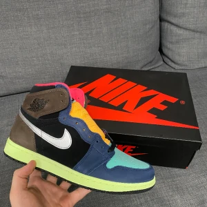 Air Jordan 1 - Hej, säljer dessa snygga air Jordan 1. Helt nya och storlek 43. Hör av dig om frågor eller funderingar!