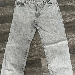 Snygga jeans - Säljer ett par lågmidjade superfina jeans från Gina Tricot 💞