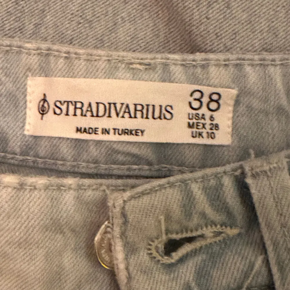 Stradivarius petite ljusblå jeans. Oanvända.  (Jag är 160cm!!!). Jeans & Byxor.
