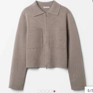 Åhléns beige/brun kofta  -  Väldigt bra skick, inte använd många gånger, oversized 