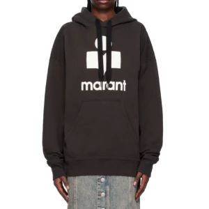 Isabel marant hoodie - Säljer denna mörkbruna marant hoodie. Tecken på använd men fortfarande i fint skick❤️ har storlek M i vanliga fall och denna passar mig. Nypris runt 3500kr 