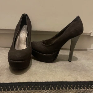 Klackskor  - Använda men ändå i okej skick 