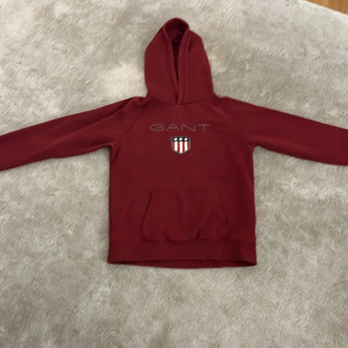 Gant tröja i färgen vinröd