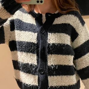 Kofta - Säljer den här stickade koftan från zara✨✨✨✨💕