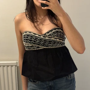 Zara topp - Såå fin topp till sommaren! Den är från zara! Helt ny med prislappen kvar ❤️ strl M men passar mig som brukar ha xs-s