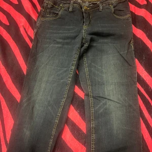 Cool mörkblå byxor  - Rockstar gf  Skriv för mer information 