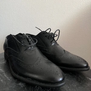 Finskor - Aldrig använda då de var för små för mig. 