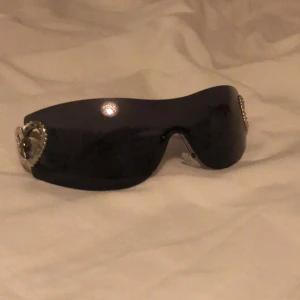 Coola solglasögon !! - Super snygga coola solglasögon med hjärtan !! 💕 Super bra skick 🌟