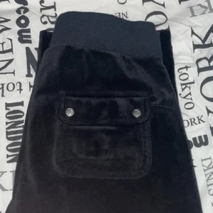 Juicy coutore  - Jätte fina juicy coutore. Storlek xs men passar även S. Passar mig som är 165. Jätte bra skick. Nu köpta för 900. Priset kan diskuteras 