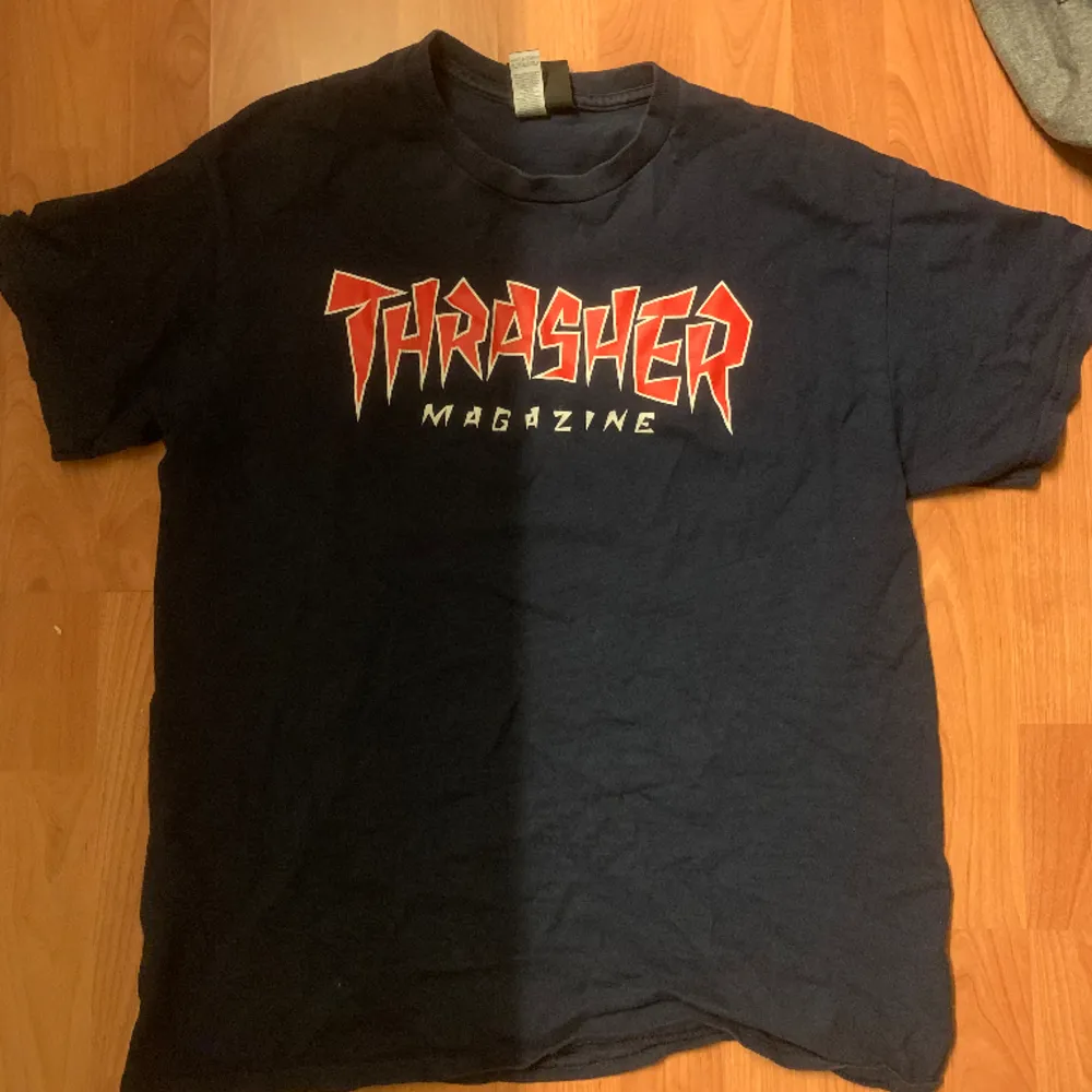 Thrasher tröja i mycket fint skick. . T-shirts.