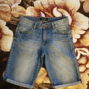 Men shorts  - Worn a few times, but looks like new. 