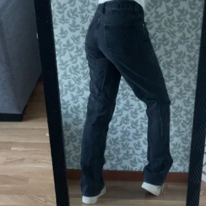 lager jeans - icon jeans från lager, nypris 400. inga skador