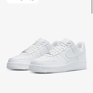  Nike  - Säljer dessa Nike airforce skor då de inte kommer till användning, använd få gånger så är som nya, skriv för egna bilder🫶🏻   