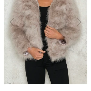 Pälsjacka  - Pälsjacka från Dennis maglic knappt använd,nypris 1299kr