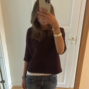 Trekvartsärmad tröja - Säljer denna supersöt trekvartsärmade tröja☺️🙌Passar mig som är storlek S men kan även passa M och XS