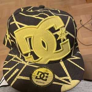 DC court keps - Aldrig använd, den har bara suttit i min hylla, säljer för jag inte vill ha den