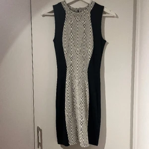 Klänning - Snygg klänning i storlek S