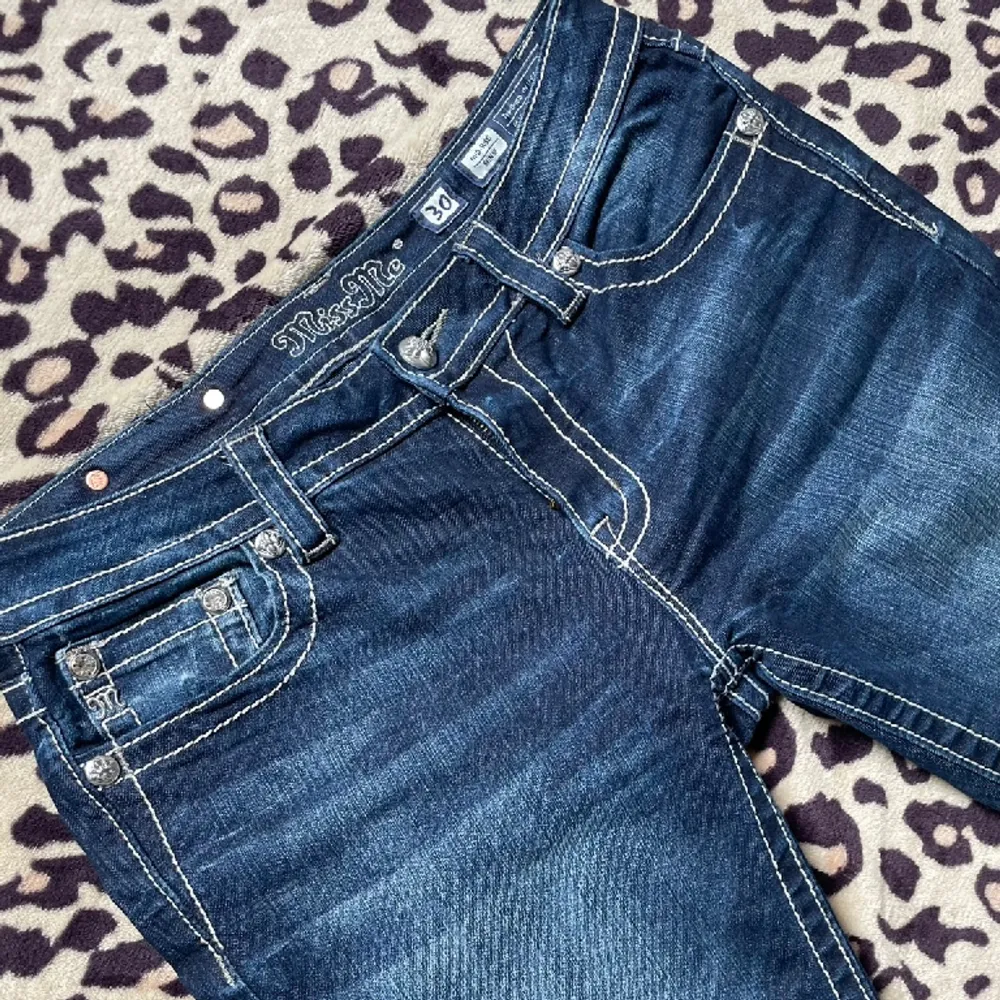 Jättefina jeans från Miss Me🩷🩷 Skriv om du vill ha fler bilder. Jeans & Byxor.
