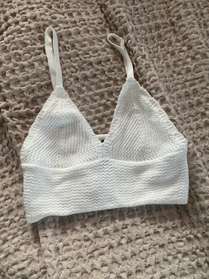 Fint stickat linne - Stickad topp från hm  Storlek xs  Pris 40kr