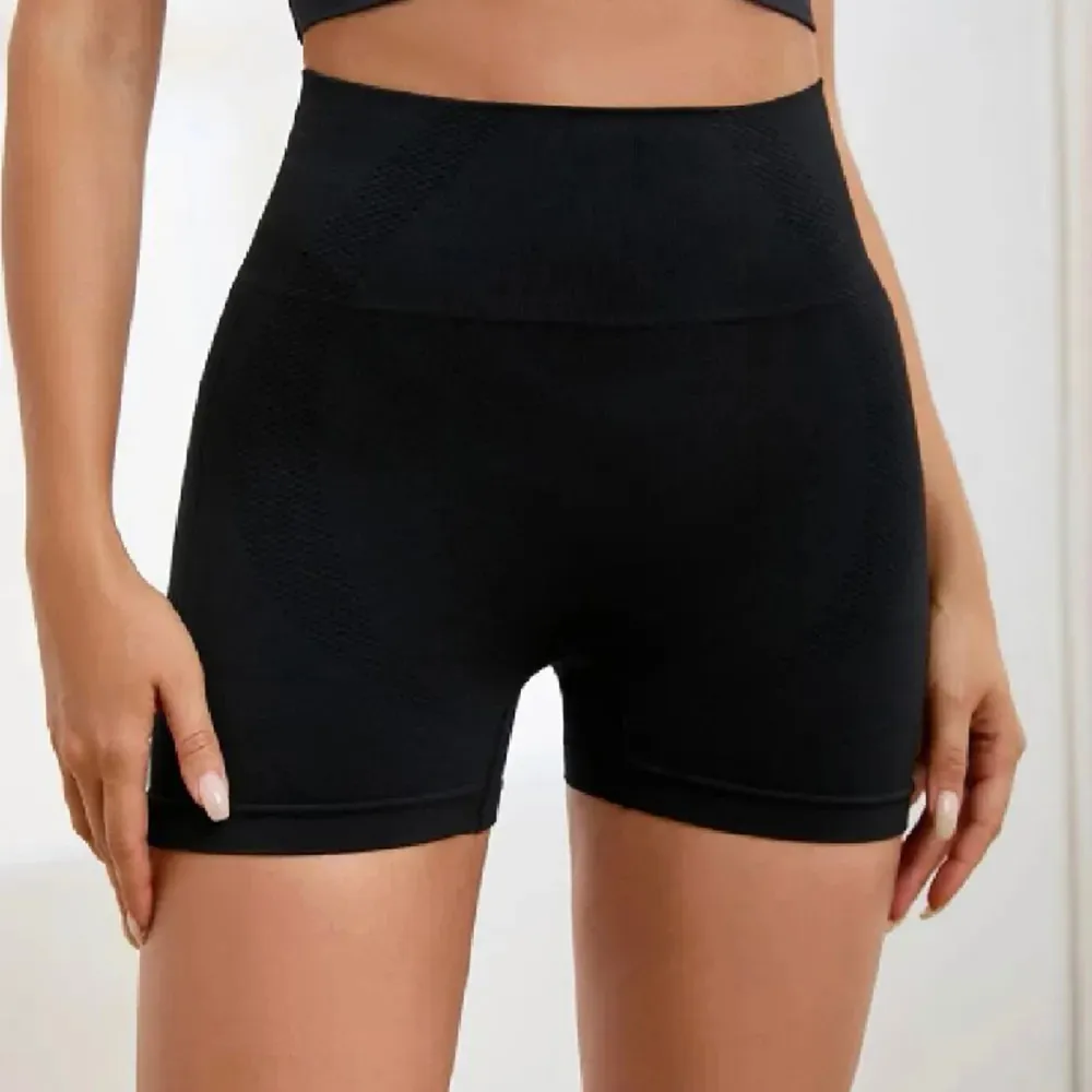 Säljer dessa svarta gym shorts i storlek S som inte passar längre 💗. Shorts.