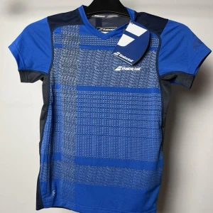 Träningströja Babolat - Helt ny träningströja. Storlek: 6-8 år. 122/128. Pojke Hämtas i Torslanda annars fraktar jag. 