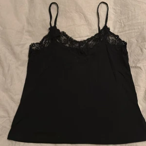 Svart linne - Svart linne från Bikbok i bra skick