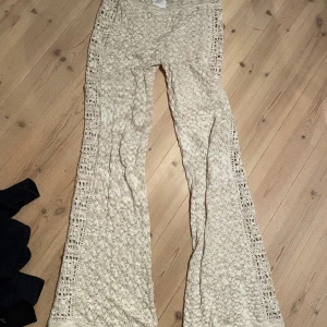 Odd Molly byxor - Ascoola bootcut byxor från odd molly, har tyvärr inte kommit till användning. Storlek 2 men sitter bra på mig som är xs/s💕
