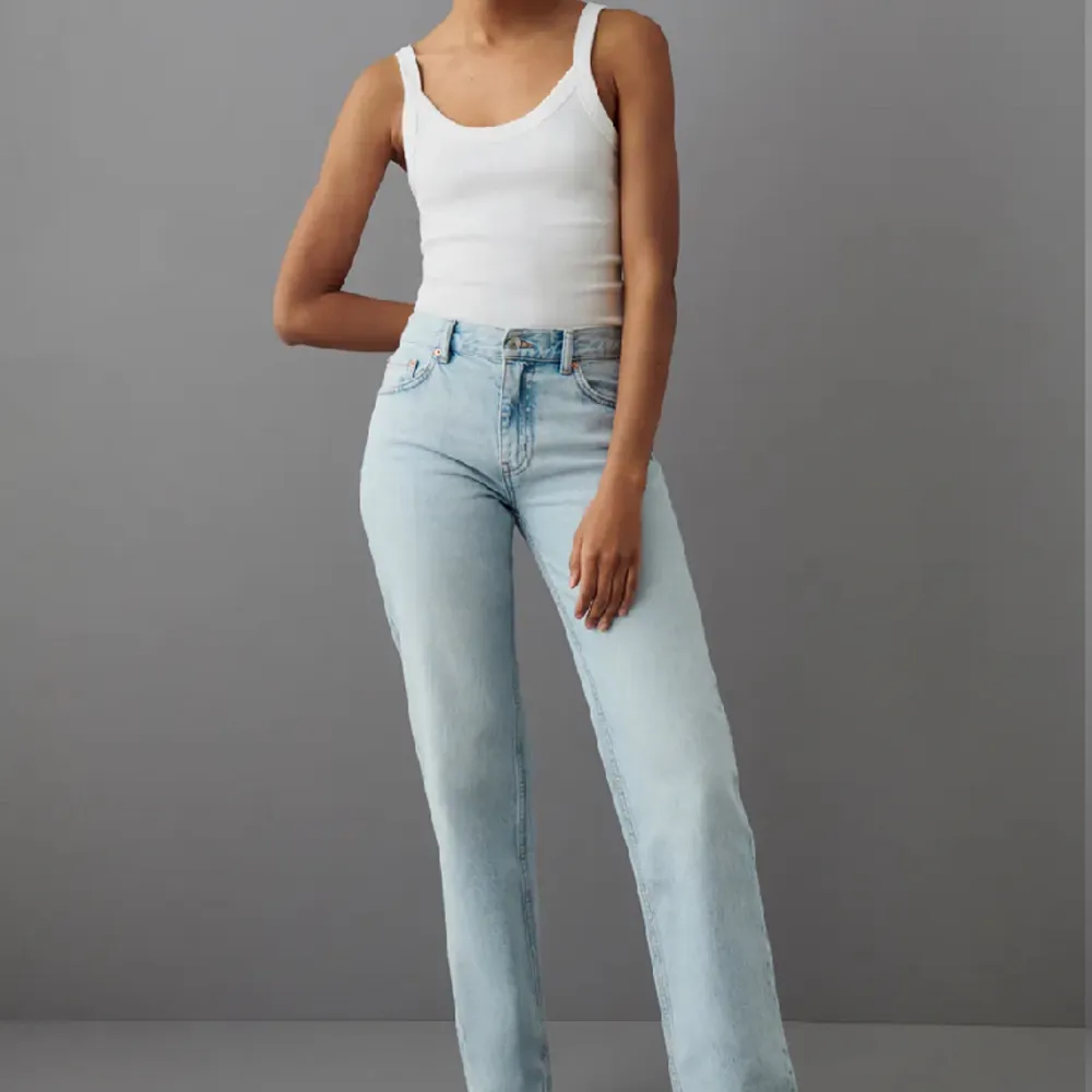 Ett par ljusblåa jeans från Gina som har används ett fåtal gånger. Säljs för att de inte passar och där av har jag lånat en bild istället. Storlek 34. Jeans & Byxor.