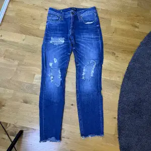 Jeans från jack and Jones storlek 29/30 fint skick!