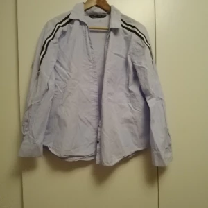 Retro Zara Skjorta - Zara Skjorta Large Behöver en strykning men annars i toppskick  Retro vintage 