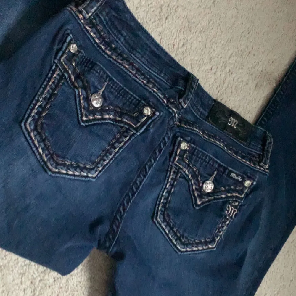 Jätte snygga lowwaist bootcut miss me jeans som jag köpte från plick men tyvärr passade dom inte🙏. Jeans & Byxor.