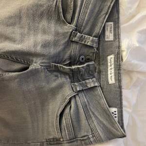 Säljer mina pepe jeans då jag har för mycke jeans. Modellen heter venus straight leg. Som nya, inga fläckar osv. W25 L30 Nypris runt 1000kr!💕