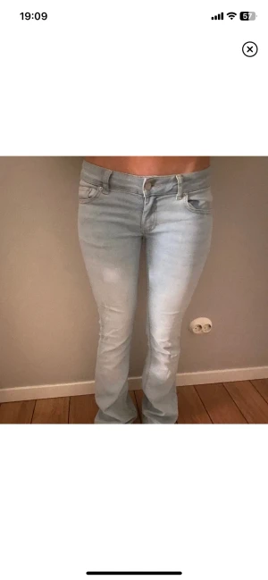 Lowrise jeans - Säljer mina jättefina jeans då dom inte kommer till användning!