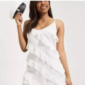 Studentklänning  - Jätte fin klänning som är perfekt till studenten!! 