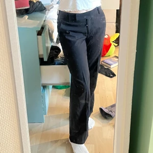 Svarta kostym byxor - Snygga kostymbyxor✨ väldigt bekväm har dock bara en ficka (vänster skinka)  Oanvända 