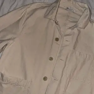 En skjort-jacka från Zara. Oversized fit
