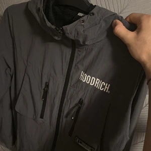 Hoodrich vind jacka - Pris kan diskuteras.