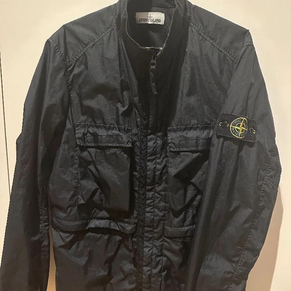 Stone Island MEMBRANA 3L TC.  Storlek: M/L. Pris: 3,699kr. (Ord. Pris 4 799kr) Skick: 9/10 nästintill oanvänd. . Jackor.